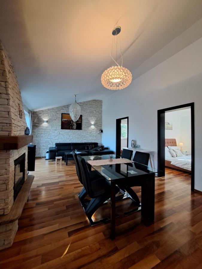 Apartments Villa Sotlar With Pool Умаг Екстериор снимка