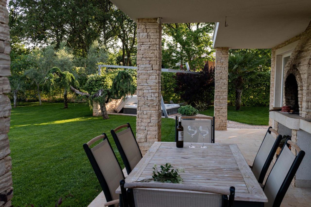 Apartments Villa Sotlar With Pool Умаг Екстериор снимка