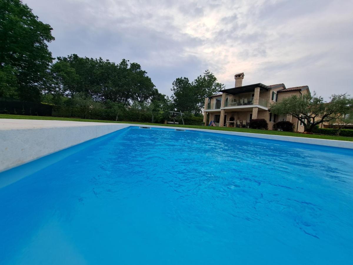 Apartments Villa Sotlar With Pool Умаг Екстериор снимка