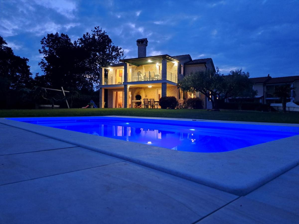 Apartments Villa Sotlar With Pool Умаг Екстериор снимка