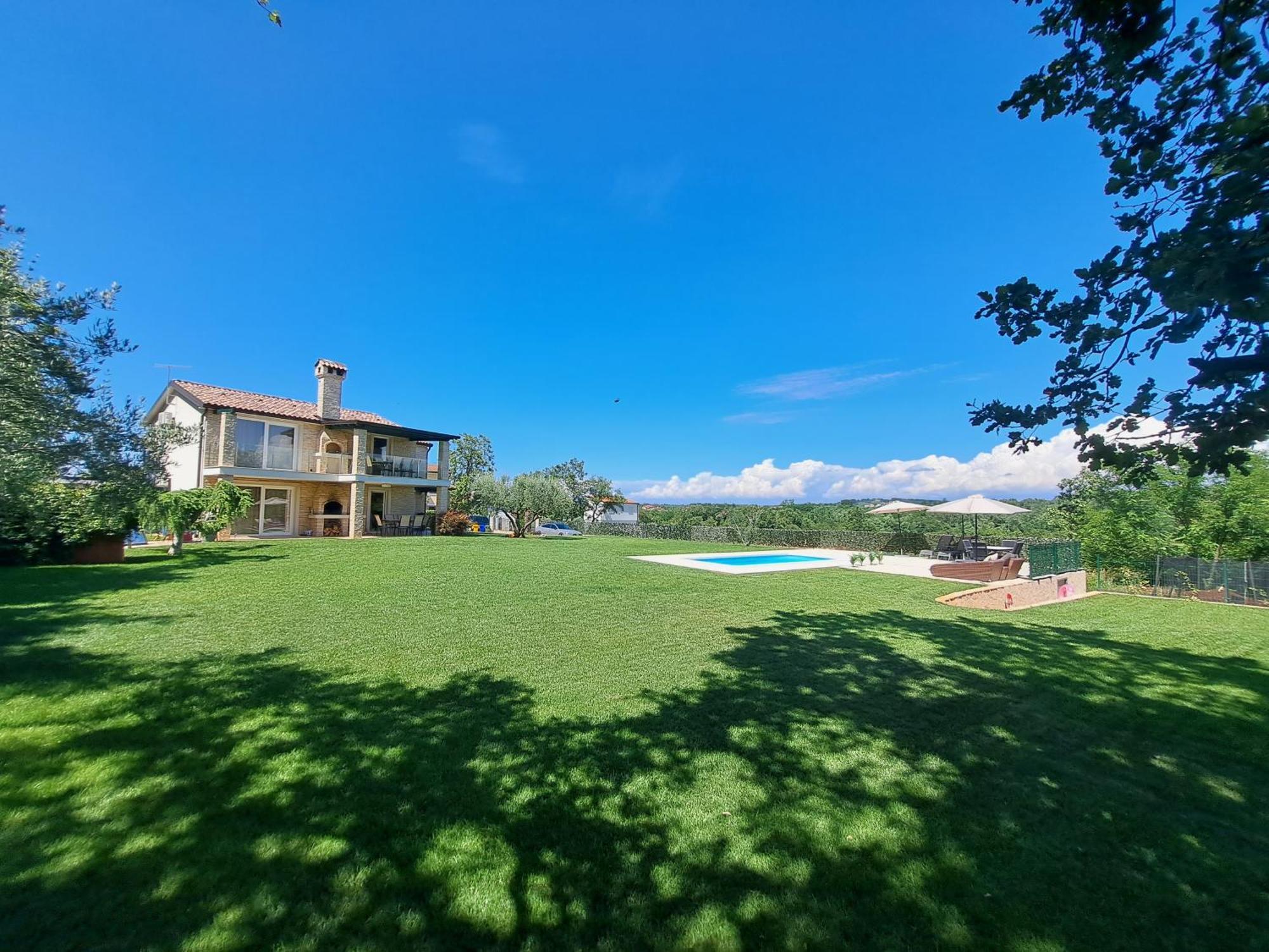 Apartments Villa Sotlar With Pool Умаг Екстериор снимка